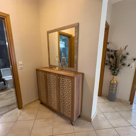 Katsanikos House * Prínos