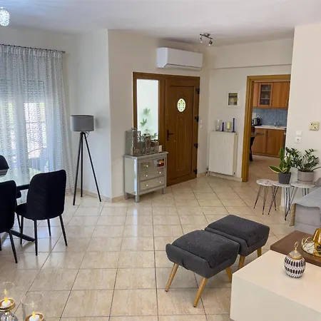 Katsanikos House Case de vacanță